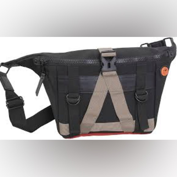 Joan & David Unisex 20" matte sport nylon passport sling pouch - Picture 9 of 9